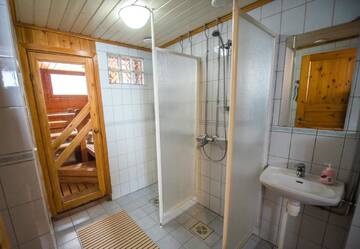 Фото номера Одноместный номер с общим душем и туалетом Дома для отпуска Holiday Village Kuukiuru г. Вуостимо 5